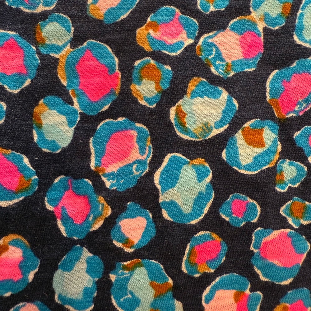 Lilly Pulitzer Etta V-Neck Tee - Picture 4 of 5